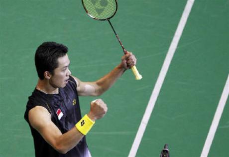 Indonesia's Taufik Hidayat celebrates after defeating South Korea's Park Sung-hwan during their Men's semi-final match at the 2010 Badminton World Championships at the Coubertin stadium in Paris, August 28, 2010. 