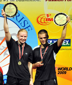 Poland's Robert Mateusiak/Nadiezda Kostiuczyk(R) display their winner trophies during the awarding ceremony after mixed doubles final match against Indonisia's Nova Widianto/Liliyana Natsir at Hong Kong open super series 2009 in Hong Kong, south China, Nov. 15, 2009. Robert Mateusiak/Nadiezda Kostiuczyk won 2-0, and claimed the title of the event.