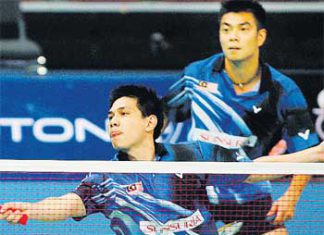 Also through are Chan Chong Ming (back) and Chew Choon Eng.