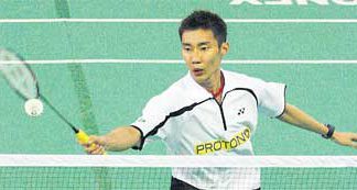 Lee Chong Wei cruised into the Pahang Open semi-finals after beating Tan Chun Seang 21-9, 21-14 yesterday.
