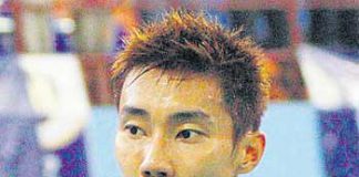 Lee Chong Wei will have another chance at beating his rival Lin Dan if they meet in the semi-finals.
