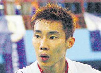 Lee Chong Wei will have another chance at beating his rival Lin Dan if they meet in the semi-finals.