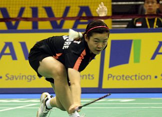 Singapore teenager Fu Mingtian (left) notched the first major upset of the Aviva Open Singapore on Wednesday afternoon with a stunning first round win over world No 8 Lu Lan of China in the women's singles. --ST PHOTO: