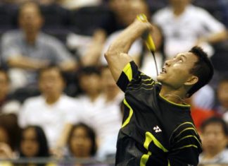 Indonesia's Sony Dwi Kuncoro prepares to hit a return to South Korea's Park Sung-hwan.