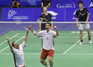 Anthony Clark (left) and Nathan Robertson (centre), ranked 19th in the world, dispatched with the No. 1 ranked Indonesians in a dominant 21-12, 21-11 victory