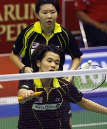 Malaysia's Wong Pei Tty(front) going for a return as team-mate Chin Eei HUi looks on during their 21-17,21-17 win over Taiwan's Cheng Wen-hsing-Chien Yu-chin in the women's doubles semif-final of the Indonesian Open at the Istora Senayan in Jakarta on Saturday.