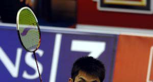 China's Lin Dan returns the shuttlecock to his teammate Chen Jin during the men's singles quarterfinal at the Indonesian Badminton Tournament 2009 in Jakarta, capital of Indonesia, June 19, 2009. Lin lost the match 1-2.