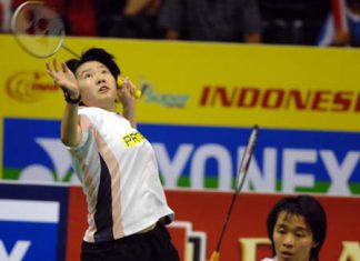 Malaysia's Chen Eei Hui (L) and Wong Pei Tty compete during their women's doubles final against China's Cheng Shu and Zhao Yunlei at the Indonesian Open 2009 badminton competition in Jakarta, Indonesia, on June 21, 2009. Malaysia's Chen Eei Hui and Wong Pei Tty won 2-0 and claimed the title of the event.