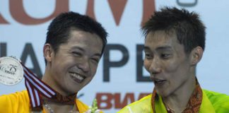 Shared smiles: Malaysian shuttler Lee Chong Wei (right) and Indonesian player Taufik Hidayat show their medals to journalists after the final battle of the men&rsquo;s singles division of the Indonesian Open in Jakarta on Sunday. Lee Chong Wei won the title after defeating Taufik 21-9 and 21-14.