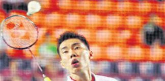 Lee Chong Wei beat Singapore&rsquo;s Derek Wong 21-12, 21-11 and later beat Lim Fang Yang 21-9, 21-14 to qualify for the third round.