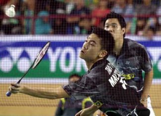 Simply too good: Kien Keat-Boon Heong making a return shot against Teik Chai-Bin Shen during their men&rsquo;s doubles final clash at the Malaysia Open in Johor Bharu yesterday. Kien Keat-Boon Heong wonn 21-11 21-13.