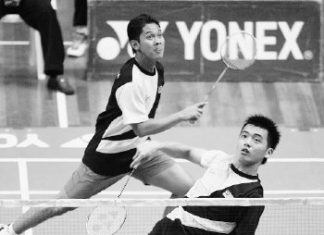 National badminton player Razif Latif was admitted to Seremban Hospital yesterday