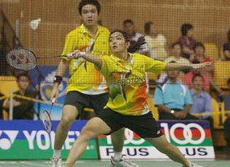 Winning pair:Malaysian duo Lai Pei Jing (front) and Ow Yao Han in action during their match against Hong Kong Monday.