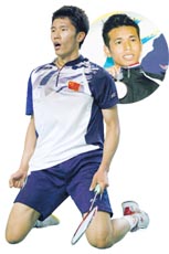 Tian Houwei (front) beat Iskandar Zulkarnain Zainuddin (back) to win the Asian Junior Championship