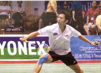 Eyes on the birdie: Top badminton player Nguyen Tien Minh shows off the form that beat host rival Boonsak Ponsana 21-16, 21-13 to take the men's singles final in the SCG Thailand Grand Prix Gold on July 26.