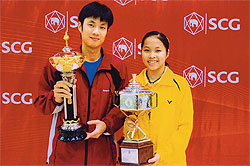 PODIUM: Boonsak Ponsana and 14-year-old Rachanok Intanon hold their silverware at the All-Thailand Championships.