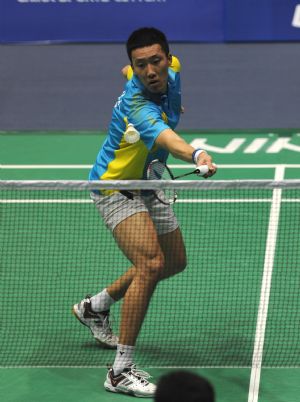 Park Sung Hwan of South Korea competes during men's singles second round match against Hu Yun of Hong Kong, China at 2009 China Masters in Changzhou, east China's Jiangsu Province, on Sept. 17, 2009. Park Sung Hwan won 2-0.