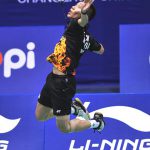 Malaysia’s Lee Chong Wei returns a shuttle during men’s singles first round match against China’s Lu Qicheng at 2009 China Badminton Masters Super Series in Changzhou, east China’s Jiangsu Province, Sept. 16, 2009. Lee won 2-0.