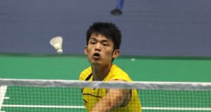 China's Lin Dan returns a shuttle during men's singles second round match against Hsieh Yu-hsin of Chinese Taipei at 2009 China Badminton Masters Super Series in Changzhou, east China's Jiangsu Province, Sept. 17, 2009. Lin won 2-0.
