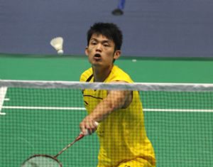 China's Lin Dan returns a shuttle during men's singles second round match against Hsieh Yu-hsin of Chinese Taipei at 2009 China Badminton Masters Super Series in Changzhou, east China's Jiangsu Province, Sept. 17, 2009. Lin won 2-0.
