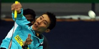 World number one Lee Chong Wei of Malaysia brushed aside Thailand's Boonsak Ponsana in the Japan Open on Wednesday