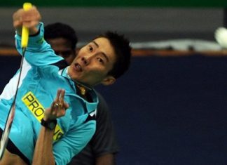 World number one Lee Chong Wei of Malaysia brushed aside Thailand's Boonsak Ponsana in the Japan Open on Wednesday