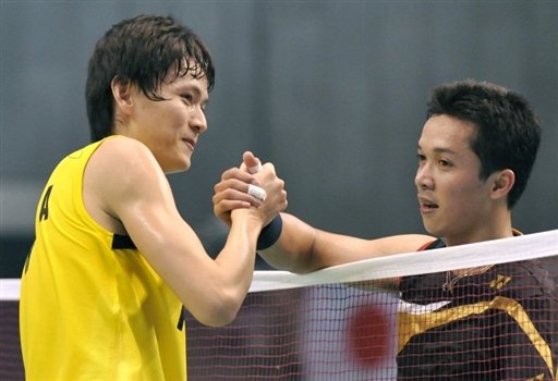 Bao Chunlai of China (L) and Taufik Hidayat of Indonesia shake hands after their men's singles final match in the Japan