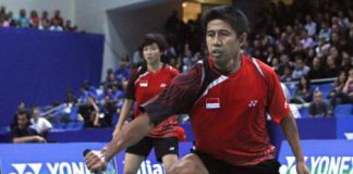 Indonesia&rsquo;s Nova Widianto, right, and partner Liliyana Natsir won the French Open Super Series mixed doubles title with a 21-7, 21-7 defeat of Hendra Aprida Gunawan and Vita Marissa.