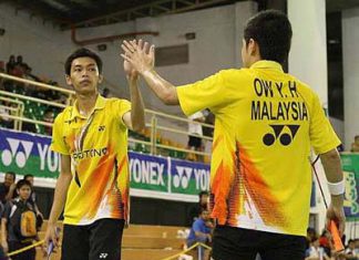 No sweat: Ow Yao Han (right) and Chooi Kah Ming stormed into the semi-finals by beating Chang Kai-liang-Lin Yu-te of Taiwan 21-17, 22-20 on Friday.
