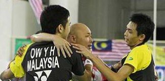 Unbelievable: Malaysia&rsquo;s Ow Yao Han and Chooi Kah Ming (right) celebrate their boys&rsquo; doubles semi-final victory with coach Yap Kim Hock yesterday.
