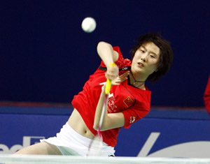 China's Lu Lan returns the shuttlecock to her teammate Wang Lin during the women's singles second round match at the 2009 Badminton China Open Tournaments in Shanghai, east China, on Nov. 19, 2009. Lu Lan won 2-0.