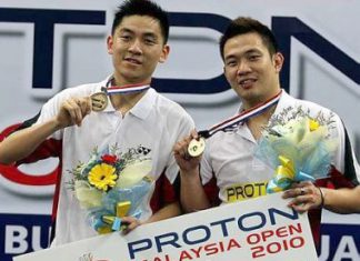 Malaysia's Koo Kien Keat and Tan Boon Heong with the winning mock cheque after beating China's Guo Zhengdong and Xu Chen in the Malaysian Open Badminton Final at Putra stadium in Bukit Jalil Sunday. The Malaysian pair won 21-15 17-21 21-16.