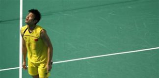 China's Lin Dan reacts after losing a point to South Korea's Choi Ho-jin during the men's badminton singles final match at the East Asian Games in Hong Kong December 13, 2009.