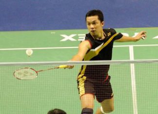 Taufik Hidayat returns a shot to Hu Yun