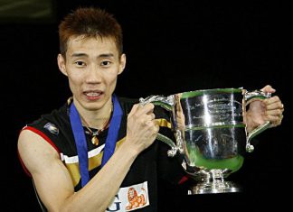 Lee Chong Wei with his All England Trophy