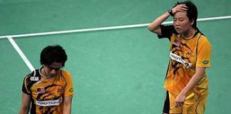 Not up to mark: Wong Pei Tty and Chin Eei Hui leaving the court after they failed to beat the Indonesian pair of Greysia Polii and Meiliana Jauhari in the Uber Cup quarterfinals at the Putra Stadium in Bukit Jalil yesterday