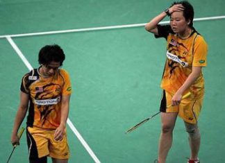 Not up to mark: Wong Pei Tty and Chin Eei Hui leaving the court after they failed to beat the Indonesian pair of Greysia Polii and Meiliana Jauhari in the Uber Cup quarterfinals at the Putra Stadium in Bukit Jalil yesterday
