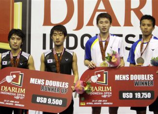 From right, Taiwanese pair Fang Chieh Min and Lee Sheng Mu, and South Korea's Cho Gun-woo, Kwon Yi-go stand on the podium after their men's doubles final at the Indonesia Open Badminton Super Series, Sunday, June 27, 2010 at Istora Senayan in Jakarta, Indonesia. The Taiwanese pair won the final match 21-16, 21-15.