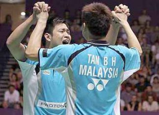 We&rsquo;re in the final: Malaysia&rsquo;s Koo Kien Keat and Tan Boon Heong celebrating after defeating China&rsquo;s Guo Zhengdong-Xu Chen in the men&rsquo;s doubles semi-finals of the World Championships in Paris yesterday. Kien Keat-Boon Heong won 21-14, 21-18.