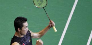 Indonesia's Taufik Hidayat celebrates after defeating South Korea's Park Sung-hwan during their Men's semi-final match at the 2010 Badminton World Championships at the Coubertin stadium in Paris, August 28, 2010.