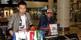It&rsquo;s good to be home: Lee Chong Wei and Koo Kien Keat pushing their trolleys out of the arrival hall at the KLIA on their return from Paris yesterday.