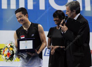 Idonesia's Taufik Hidayat, winner of 23 international titles, including Olympic gold and a world championship, has finally broken his Super Series jinx.