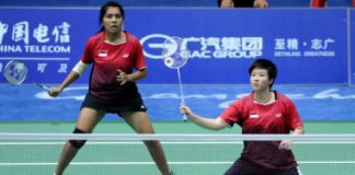 Excel: Indonesian women&rsquo;s doubles shuttlers Liliyana Natsir (right) and Nitya Krishinda Maheswari return a shot to Indian opponents Balana and Sawant in a qualifying round at the Tianshe Gumnasium at the Asian Games in Guangzhou on Saturday.
