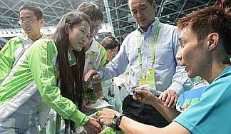 Hot item: Lee Chong Wei signing autographs for fans after a training session at the Tianhe Gymnasium in Guangzhou yesterday.