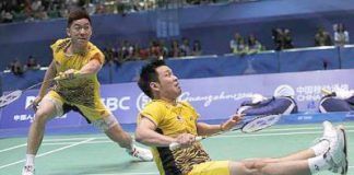 Shown the exit: Tan Boon Heong (left) and Koo Kien Keat were beaten by Indonesia&rsquo;s Muhammad Ahsan-Bona Septano 21-12, 18-21, 19-21 in the second round of the Hong Kong Open yesterday.