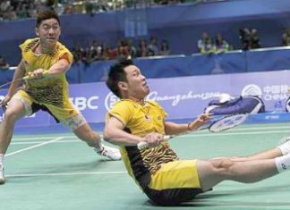Shown the exit: Tan Boon Heong (left) and Koo Kien Keat were beaten by Indonesia&rsquo;s Muhammad Ahsan-Bona Septano 21-12, 18-21, 19-21 in the second round of the Hong Kong Open yesterday.