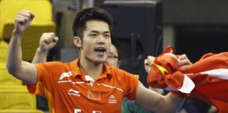 China's Lin Dan celebrates after he defeated Malaysia's Lee Chong Wei in the men's singles final match of Korea Open Super Series Premier 2011 badminton tournament in Seoul January 30, 2011.