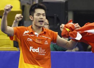 China's Lin Dan celebrates after he defeated Malaysia's Lee Chong Wei in the men's singles final match of Korea Open Super Series Premier 2011 badminton tournament in Seoul January 30, 2011.