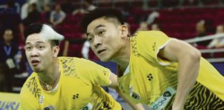 Koo Kien Keat (left) and Tan Boon Heong lost to Cho Gun Woo-Kwon Yi Goo 15-21, 21-15, 21-12 in the first round of the Denmark Open on Wednesday. Read more: Badminton / Denmark Open: Kien Keat- Boon Heong bite the dust http://www.nst.com.my/nst/articles/41murudanes-2/Article/#ixzz1bTa8qRsr