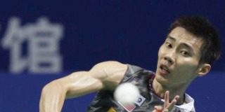 World No. 1 Lee Chong Wei got his Super Series Masters Finals campaign off to a winning start by downing Japan&rsquo;s Sho Sasaki 21-11, 18- 21, 21-12.